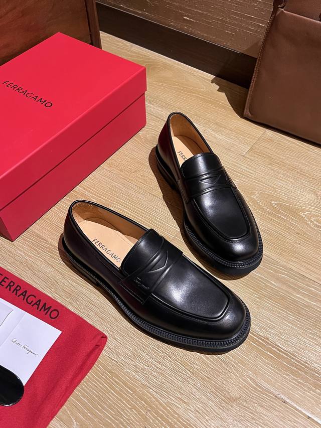 p新品 Ferragamo 菲拉格慕 高端男士鞋覆正装商务休闲皮鞋正品原单货、随意对比专柜 原版进口顶级开边珠牛皮手工制作走线工艺完美水染牛皮内里牛皮垫脚、原版