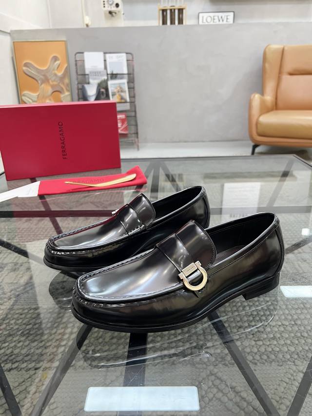 F顶级代购 菲 炸街男神套脚真皮大底皮鞋专柜同步发售原厂配置，意大利进口牛皮面料，全进口水染牛皮里垫，鞋底： 原厂特供原版底超级舒适，原厂跟单货 高品质，可随意