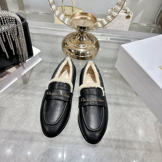 出厂 顶级品质 25Ss秋冬新款Dior 迪奥Dioralps Dior Boy羊毛乐福鞋Cd字母金属扣平底麂皮绒面芭蕾舞鞋毛毛单鞋 这款Dior Boy 乐福