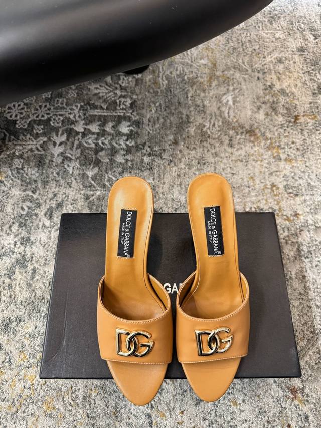 新品发售 ★面料：牛皮 内里：羊皮 鞋底：牛皮 优雅风格 创造不一样的感觉 跟高 8.5 Cm 简约气质款式！ 市场顶级 Show Bdetails ⊿：Siz