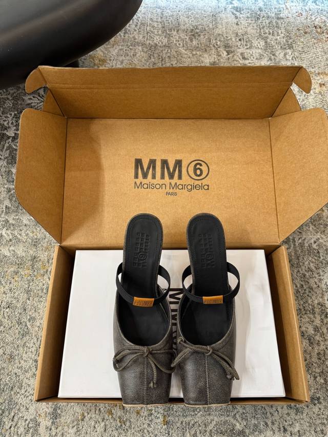 原版开发 ★面料 牛皮 内里 羊皮 鞋底 意大利牛皮底 优雅风格 创造不一样的感觉 跟高 7.5 Cm 专柜包装 简约气质款式！ 市场顶级 Show Bdeta