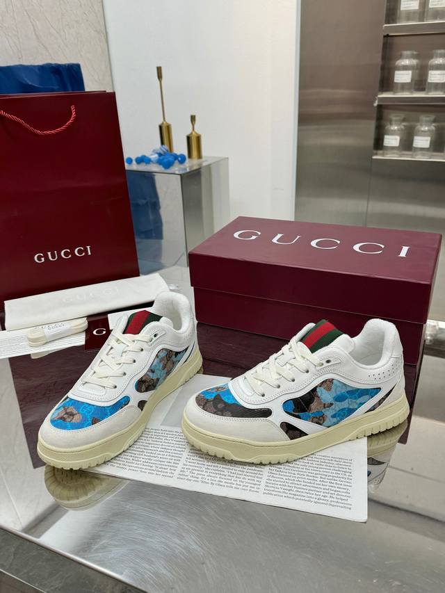 Gucci古驰 最新爆款高低帮做旧情侣运动鞋系列出货 原版购入开发 做货，这款高低帮运动鞋采用篮球风格廓形设计，巧妙融入镂空拼片和做旧效果，尽显别样匠心。匠心融