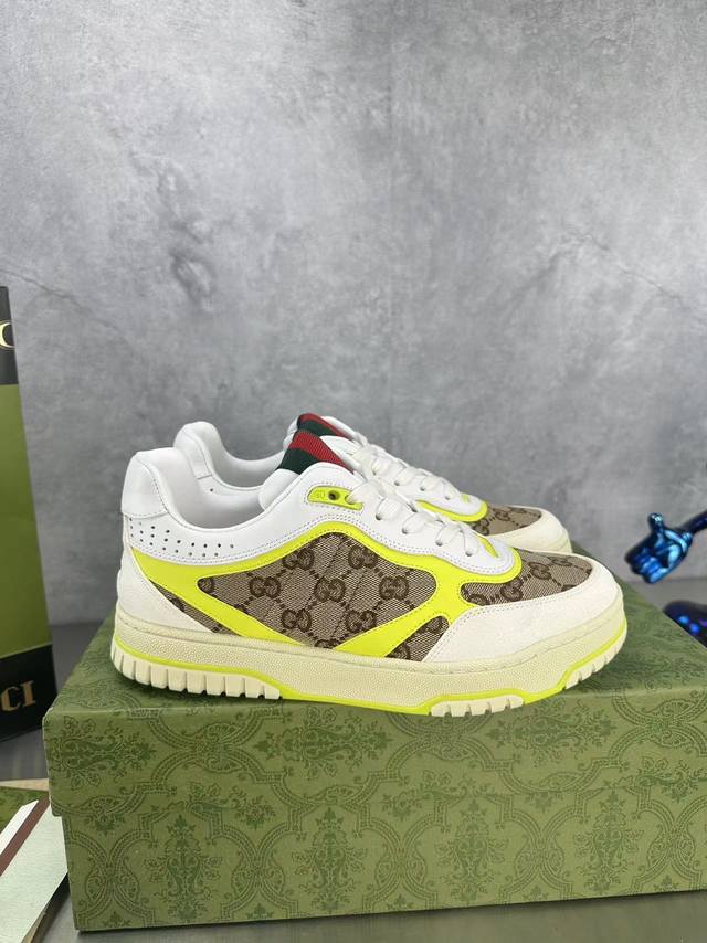 Gucci古驰 最新爆款高低帮做旧情侣运动鞋系列出货 原版购入开发 做货，这款高低帮运动鞋采用篮球风格廓形设计，巧妙融入镂空拼片和做旧效果，尽显别样匠心。匠心融