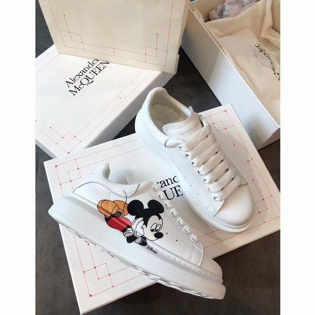 工厂p价p女180 男190 Ss Alexander Mcqueen麦昆小白鞋最经典的款式与今年最的米奇系列碰撞出火花 情侣款女款 35-40 可定制 34