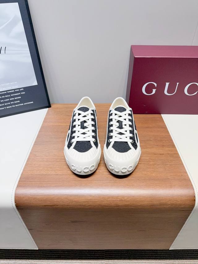 Gucc* 25Ss新款早春新款低邦休闲贝壳运动情侣款鞋，顶级版本！。打造属于完美的风格炸街爆米花款，又酷又飒 C位时髦穿搭 带复古加未来感，经典鞋型+英伦拼色