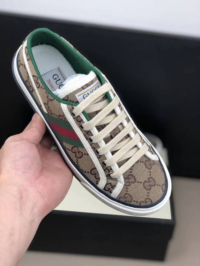 工厂p价 ，男款160，35-40男38-45 古奇 Gucci 欧美最时髦潮流品牌，米奇老鼠系带平底板鞋，官网原版复刻。鞋面采用原版双G，简单大方，原版橡胶耐