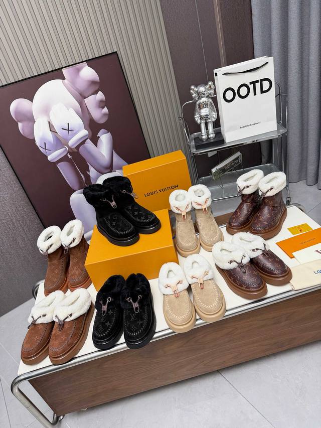 Size：35-42 42订做不退换 Louis Vuitton秋冬最新毛靴 2025Lv走秀款 鞋面：进口高丝光牛皮 内里：毛 里超级暖和 原版开模发泡组合大