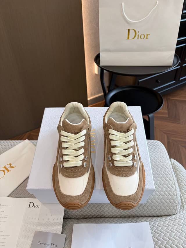 工厂p价 高版本. 原版购入开发 H Or 这款Dior Vibe迪奥运动鞋融入 Dior 的高订精神，重新诠释经典跑鞋德训鞋.阿甘鞋.搭配 Oblique 内