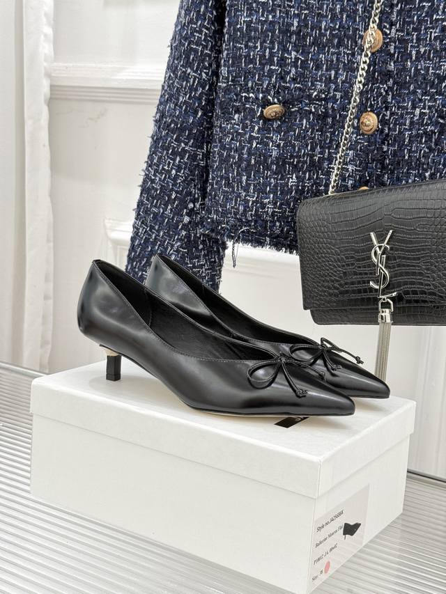 厂价 Jacques 25Wf新品蝴蝶结尖头猫跟 高跟鞋单鞋 当东方雅致与法式浪漫撞个满怀 这双鞋以3.5Cm猫跟为笔 蝴蝶结为墨 勾勒出兼具柔媚与锋芒的现代女