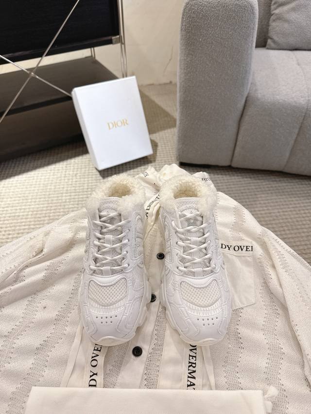 Dior Chrono羊毛迪奥半拖老爹鞋 原版开发全新Tpu吸膜超轻极软组合大底 运动鞋老爹鞋.. 各路明星网红纷纷上脚..耀眼Logo经典百搭四季皆宜..一眼