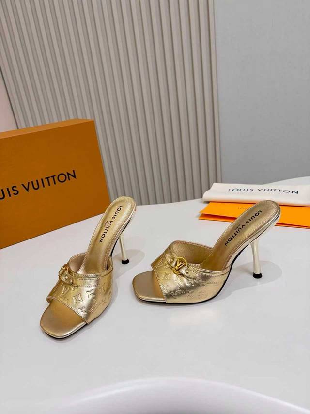 Lv 路易威登 26 2026 春夏新款 顶级版本原版一致 专柜主打最新款拖鞋 硬货上新 代购级别！高级感十足！国内外博主刷爆的一款，复古又时髦 上脚美炸了！官