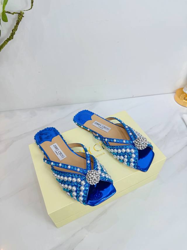 出厂 Jimmy Choo 吉米周 是一个非常全面之尊贵时尚生活品牌， 香港,美国等大时尚博主及明星的同款表带女士高跟，中跟，平跟后空凉鞋系列。 澳大利亚尖头