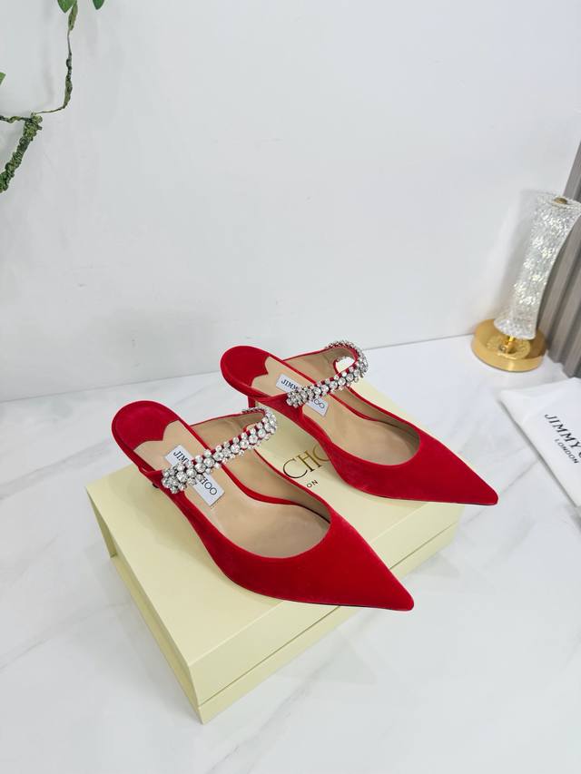 出厂 Jimmy Choo 吉米周 是一个非常全面之尊贵时尚生活品牌， 香港,美国等大时尚博主及明星的同款表带女士高跟，中跟，平跟后空凉鞋系列。 澳大利亚尖头