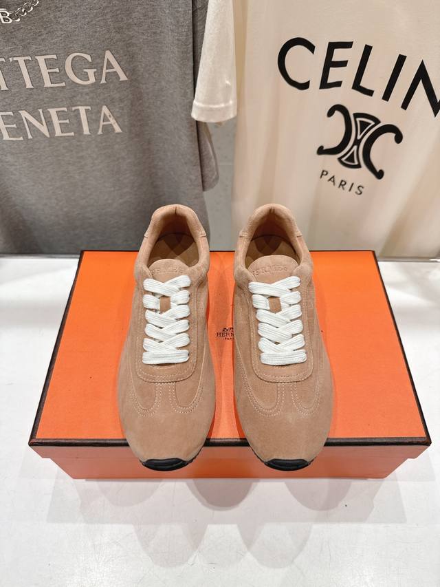 高版本出厂 Hermes 爱马仕H家F015 2026Ss新款系带休闲运动鞋跑步鞋阿甘鞋 经典运动风格+英伦风拼色设计，经典耐看！原版倒模楦型，极致1:1形体，