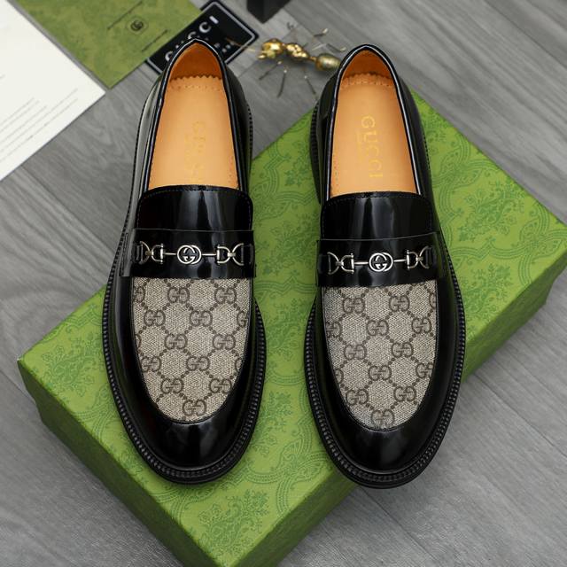调工厂p价 商品商标：Gucci 古驰 商务套脚皮鞋 正码码数: 39-45 45定做不退换 商品材料：精选牛皮拼接鞋面 牛皮内里 原版橡胶大底