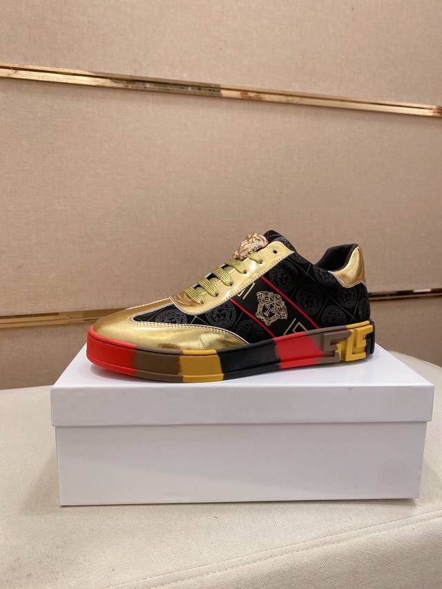 调工厂p价 新款Versace 范思哲 鞋面进口牛皮内里进口羊皮内里 。原版大底开模，每一位男士的身份衬托，上脚大气稳重高端定制专柜原版复刻不管风吹雨打鞋楦不变