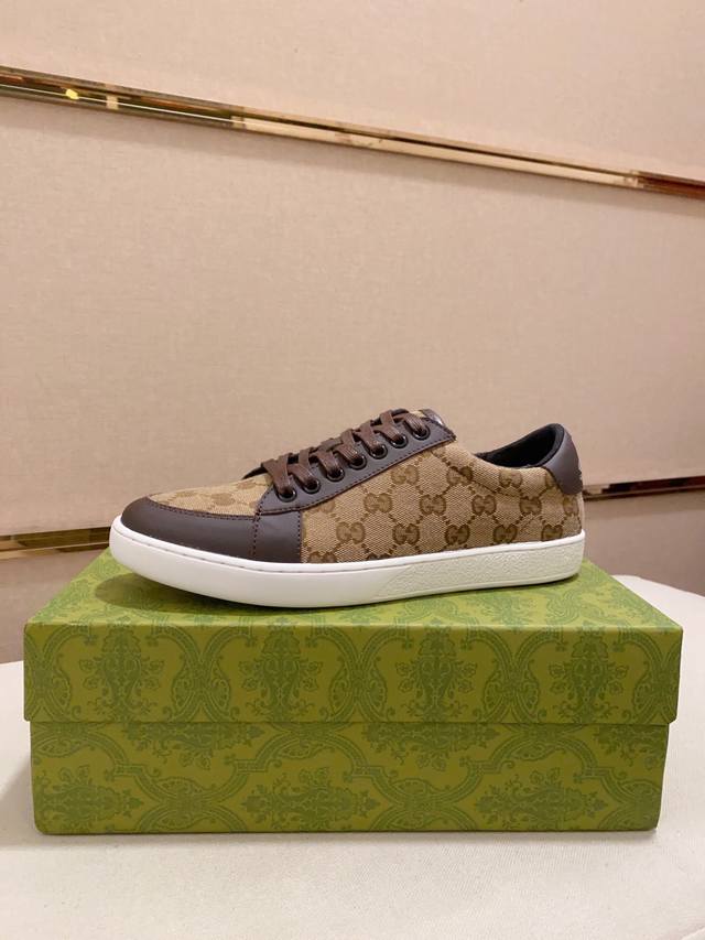 调工厂p价 古奇Tennis 1977系列全真皮系列，私磨Tpu原版大底，绝对不用劣质的橡胶底，鞋面进口防水布压印双G Logo，纯手工拉帮套包工艺，细节精致，