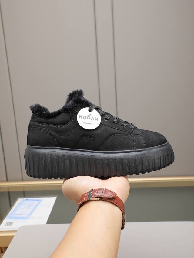 调工厂p价p调工厂p价 霍根Hogan新款， 男女情侣同款、时尚圆头真皮羊毛系带 ，运动休闲，厚底让你穿上瞬间长高55Mm。绒面小牛磨砂皮，流畅线条勾画出新时代