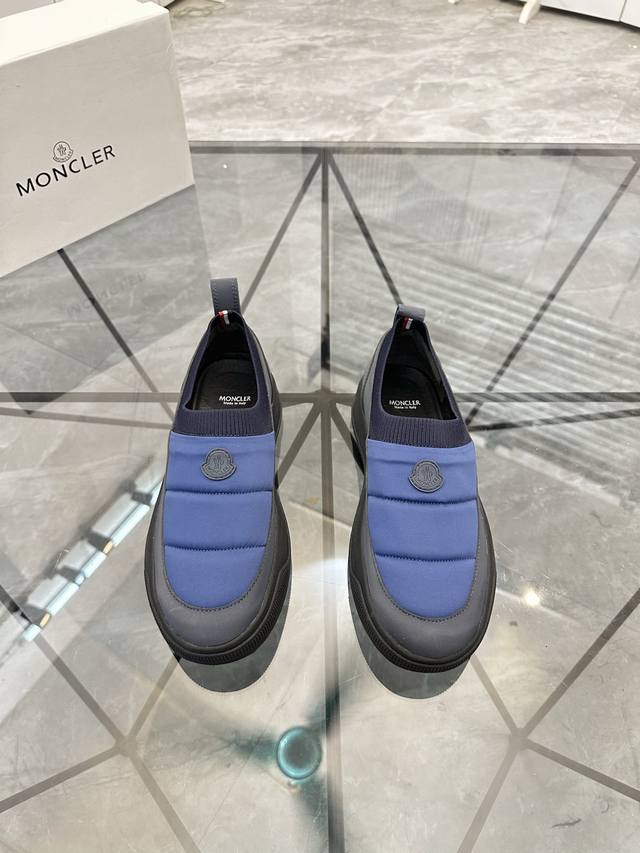 售 价: 商品商标：Moncler 蒙口 低帮休闲鞋 正码码数: 36-45 可订做46 情侣款 商品材料：鞋面专柜原版材料，透气内里，原版大底。 编 号：