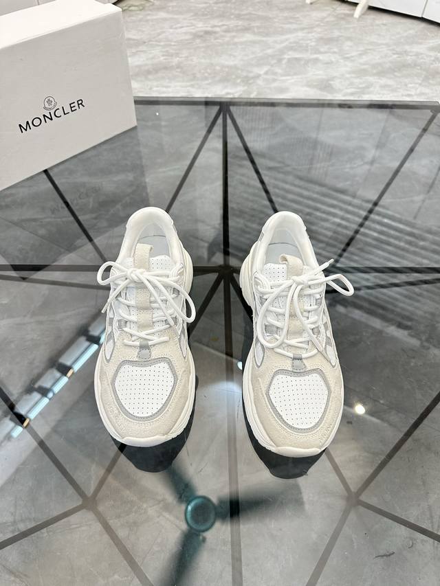售 价: 商品商标：Moncler 蒙口 低帮休闲鞋 正码码数: 38-45 可订做46 商品材料：鞋面进口磨砂皮拼接原版材料，透气内里，原版大底。 编 号