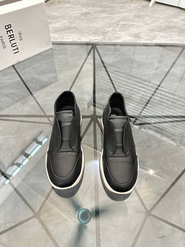 售 价: 商品商标：Berlut* 布鲁提* 低帮休闲鞋 正码码数: 38-45 可订做46 商品材料：鞋面进口牛皮，羊皮内里，原版大底。 编 号：803
