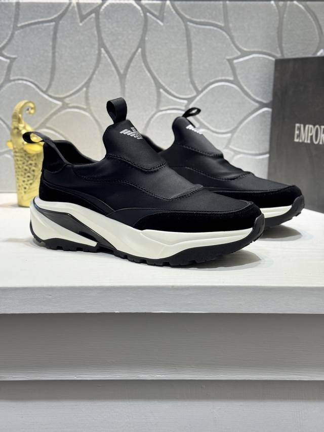 调工厂p价 男装男鞋 运动原单阿玛尼 独家首发 独家最新爆款 最新時尚男鞋独家爆款鞋面牛皮拼接面料工艺复杂，Logo清晰可见，內裡舒适透气网布 鞋底：原厂特供原