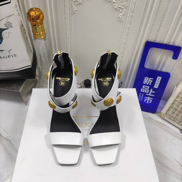 工厂p价 女装女鞋 运动原单 ，* 巴尔曼 春夏最新款走秀原版定制金属扣高跟凉鞋. 品牌巴尔曼由法国时装设计师 皮埃尔.巴尔曼 先生创立于1945年的老牌定制时