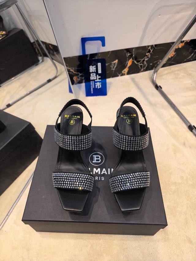 工厂p价 女装女鞋 运动原单 ，* 巴尔曼2026春夏最新款走秀恨天高水台凉鞋。 品牌巴尔曼由法国时装设计师 皮埃尔.巴尔曼 先生创立于1945年的老牌定制时装