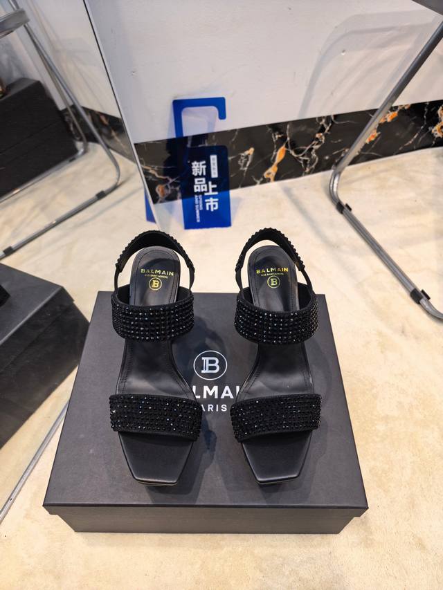 工厂p价 女装女鞋 运动原单* 巴尔曼2026春夏最新款走秀恨天高水台凉鞋。 品牌巴尔曼由法国时装设计师 皮埃尔.巴尔曼 先生创立于1945年的老牌定制时装屋，