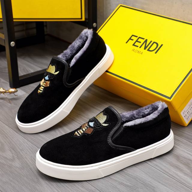 商品商标：Fendi 芬迪 休闲鞋 正码码数: 38-44 商品材料：精选 头层牛皮鞋面，进口羊皮内里。原版大底