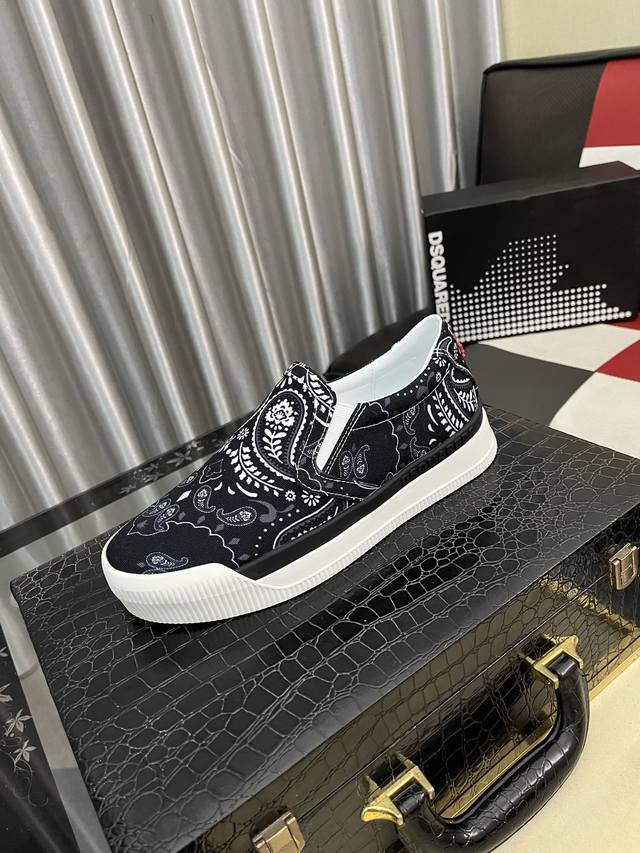 调工厂p价p： D2～ 男士休闲鞋 2025Z柜同步发售 码数:36-46 # 4个颜色鞋面选用多材质拼接真皮内里，舒适透气，鞋底：原版舒适耐磨大底，实物拍摄实