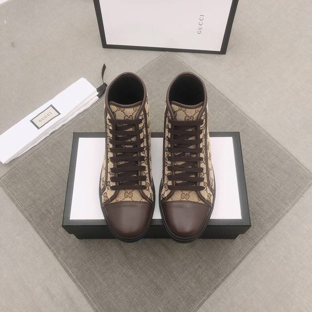 调工厂p价 古弛 高帮 官网金典男士潮鞋男鞋高端品牌最新力作：鞋面采用进口防水布配羊皮，时尚新潮，舒适透气牛里 原板橡胶大底与官方的质量相比1：1，复刻 ！罗打
