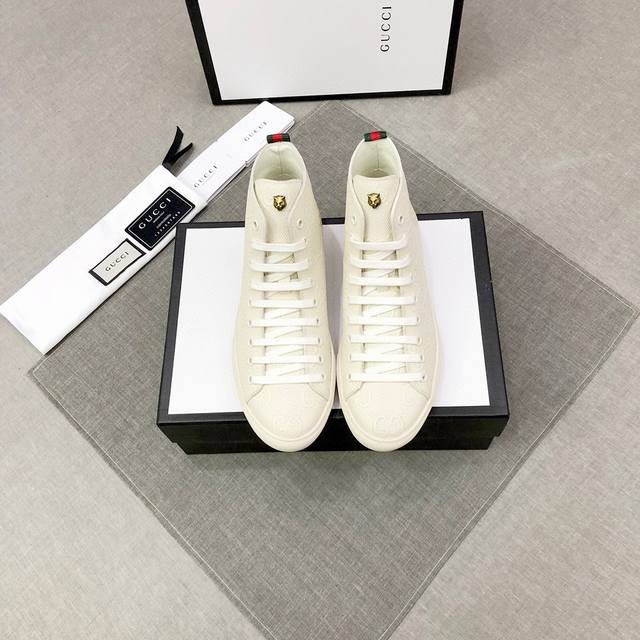 调工厂p价 古奇 专柜同步发售 原厂配置、意大利进口牛皮大G压纹 舒适绵羊皮内里 鞋底：原厂特供原版底超级舒适，原厂跟单货 高品质，可随意进出专柜，欢迎对比专柜