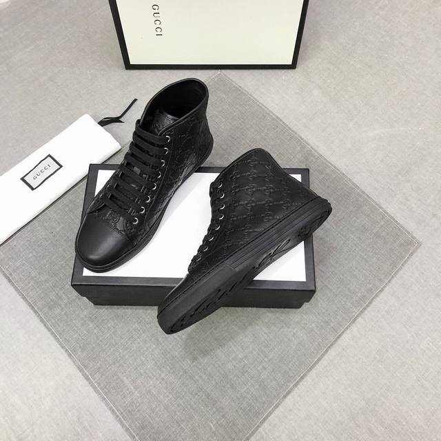 调工厂p价 古弛 高帮 官网金典男士潮鞋男鞋高端品牌最新力作：鞋面采用进口防水布配羊皮，时尚新潮，舒适透气牛里 原板橡胶大底与官方的质量相比1：1，复刻 ！罗打