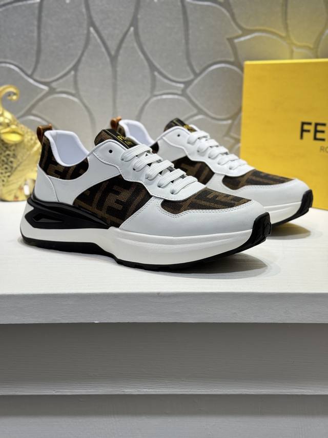 调工厂p价 实价 Fendi*芬迪！代购级别爆款，鞋面采用牛皮帆布制造，轻便防滑大底。市场顶级品质，众多明星亲身演绎，时尚主打潮流，百搭爆款，简单不失品味，潮人