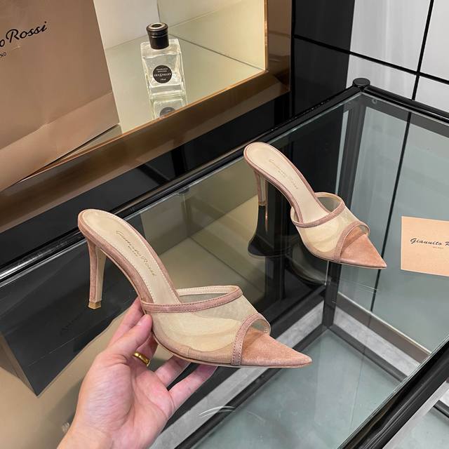 工厂p价 女装女鞋 运动原单 Gianvito Rossi 2025新款拖鞋 原版开发 顶级版本 代购品质 这双羊京搭配网高跟尖头后空拖鞋，是我鞋柜中的璀璨明珠