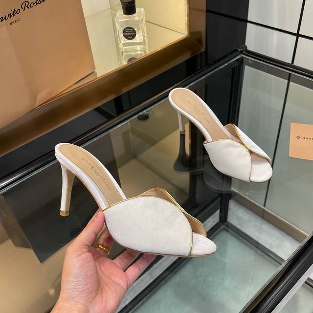 工厂p价 女装女鞋 运动原单 Gianvito Rossi 2025 新款拖鞋 顶级版本！ 代购品质！高跟丝绒拖鞋是一种兼具时尚与舒适的鞋履，高档丝绒为搭配中跟