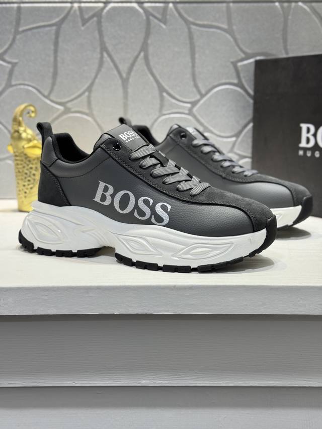 出厂价p 实价 男士精品- Boss 运动男鞋，本款是官方主打经典款，1:1质量，原厂名师制作，采用牛皮羊皮内里，舒适完美楦型，大方时尚的设计，吸引了众多消费者