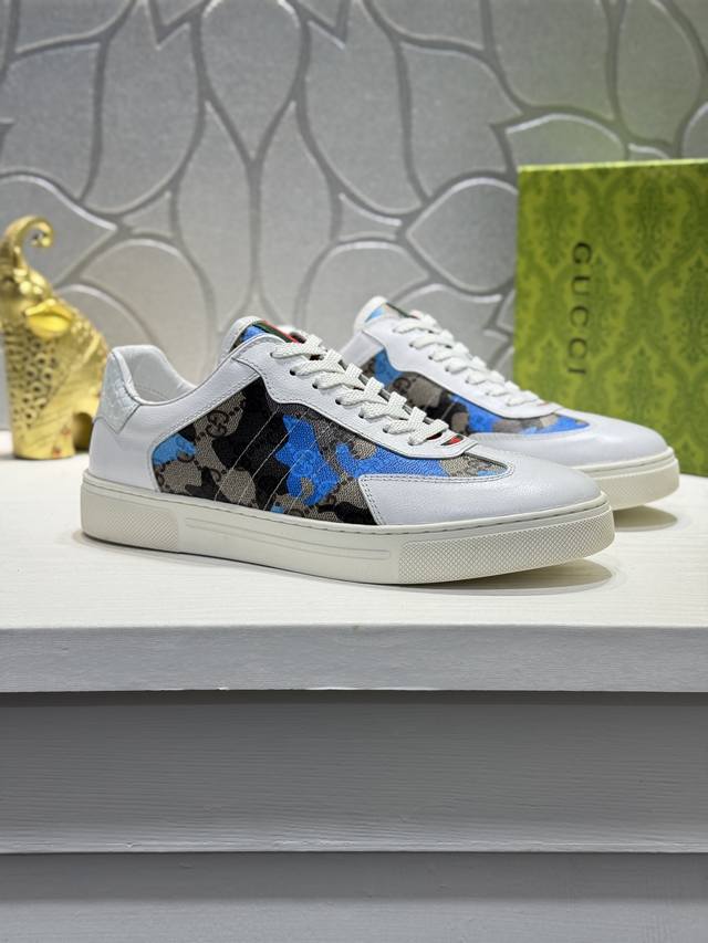 出厂价p 实价 古奇！官网全球首发 鞋面牛皮拼接迷彩材质制造，绵羊内里制作，让行走更加便捷舒适！独家新款惊世之作，与官方的质量相比美的1：1复刻 ！打造时尚个性