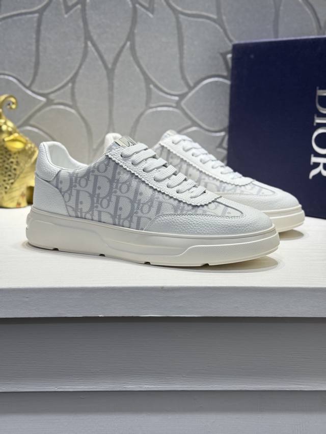 出厂价p 实价 迪奥Christan Dior 迪奥 爆款 新款 顶级代购男士休闲鞋，鞋面牛皮拼接迪家专用面料，鞋底：原厂特供原版底，独家活动成型底超级舒适，原