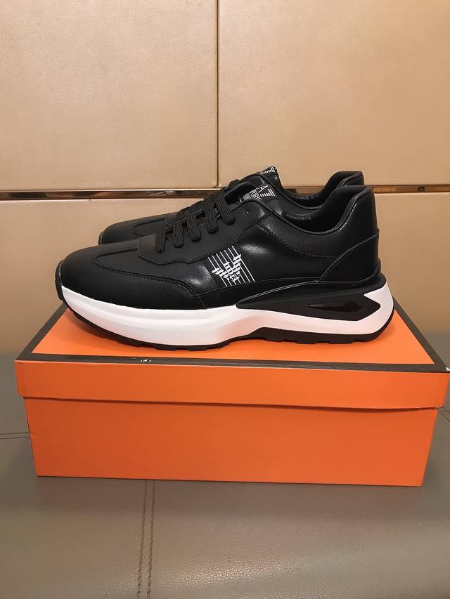 工厂p价 主推热卖款 Armani 阿玛尼主推爆和尚系列男鞋，以经典的设计成为永不落幕的时尚宠儿，经典的休闲造型。鞋面采用 牛皮， 专用大底，耐磨，轻便，整体设