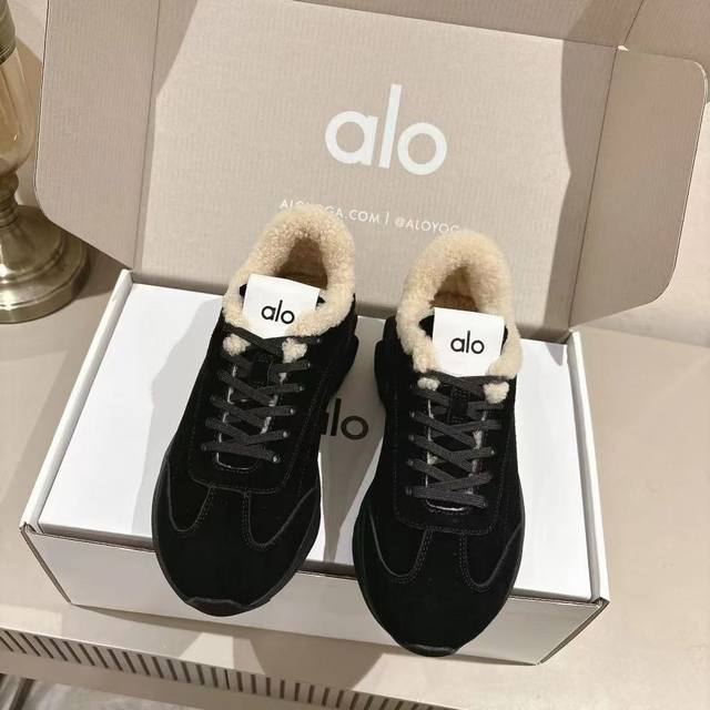 Alo 情侣款Size：女35-40男39-45 女40男45订做不退换 Alo秋冬新款 厚底舒适 毛毛鞋 情侣款 休闲 运动跑步瑜伽鞋 今年超火的品牌 好多明