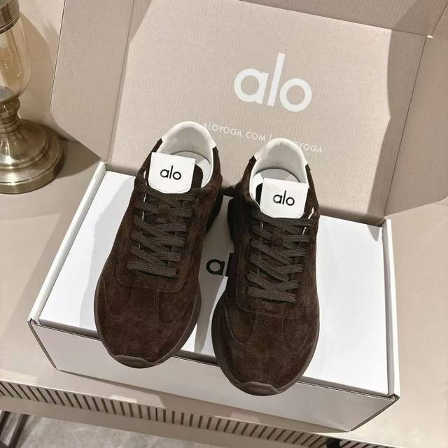 Alo 情侣款Size：女35-40男39-45 女40男45订做不退换 Alo秋冬新款 厚底舒适 情侣款 休闲 运动跑步瑜伽鞋 今年超火的品牌 好多明星网红种