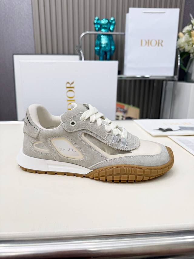 Dio＊ 情侣款，Size:35-44 45.46可定制 迪奥Dior Tech运动鞋 2026早春系列新品，搭配时尚细节，彰显复古美学。枪色牛皮革鞋面与透明网