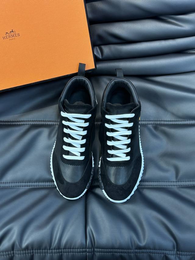 秋冬高帮男士休闲运动鞋，进口头层牛皮打造，内里鞋垫进口小羊皮，柔软舒适，Tpu大底，精品级别，值得入手！Size：38-45