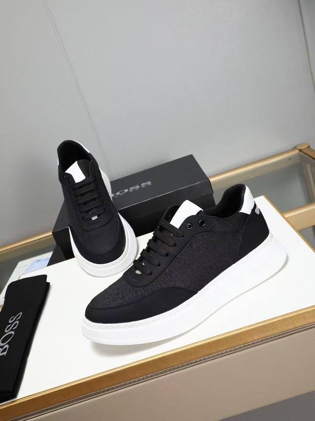 出厂价p Boss 原版系带男鞋 经典款休闲鞋本款是官方主打经典款，1:1质量，原厂名师制作，采用头层牛皮鞋面舒适羊皮內里羊皮鞋垫，完美楦型，大方时尚的设计，吸