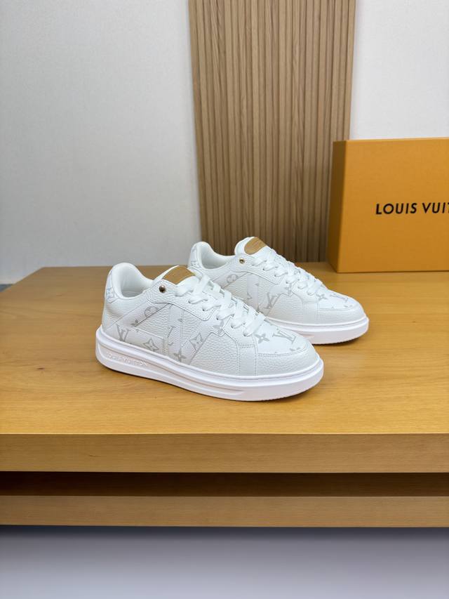 L 新品男士高端休闲运动鞋，选用进口头层牛皮丝印品牌Lougou，原版超轻Tpu大底，耐磨舒适，Monogram Lougou点缀橡胶外底，透气网布内里，百搭经