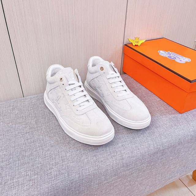 工厂p批 Lv 路易威登 男鞋高端品牌 官网1：1最新力作：鞋面采用意大利进口头层牛皮搭配舒适透气内里原版防滑耐磨大底制作，让行走更加便捷舒适！独家新款，惊世之