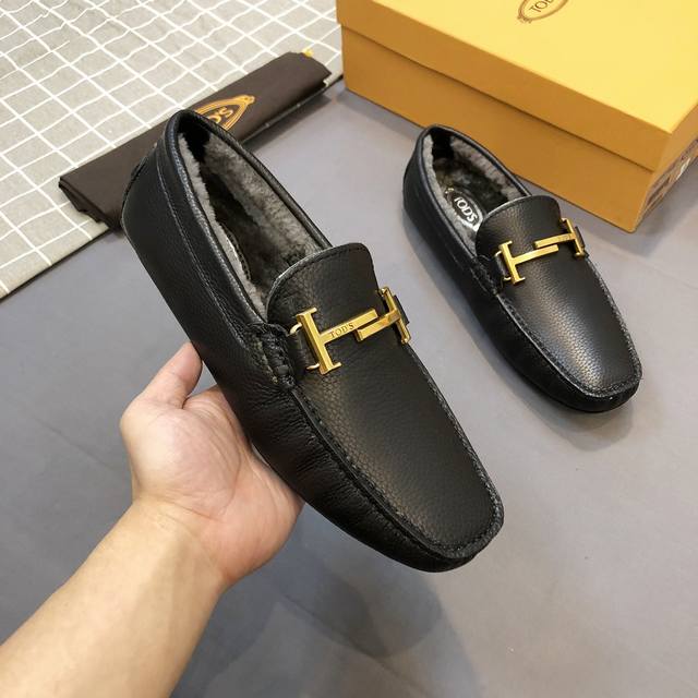 出厂价p 实价 Tods 秋冬款皮毛一体 男士豆豆鞋毛里加绒 高端品质 牛皮真羊毛内里.原版包装。码数：38-44 45定做