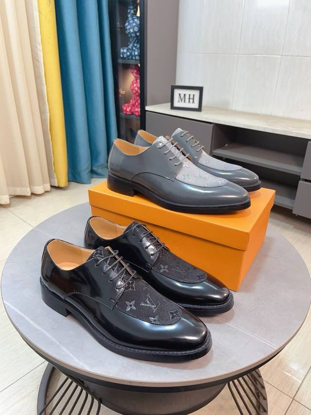 出厂价p 牛里 Lv 鞋面采用意大利进口鞋面开边珠印花舒适的牛皮内里，时尚气息，独特品牌独特工艺。彰显了新一年度的爆款风格。别再犹豫，别再徘徊，您也赶紧入手吧。